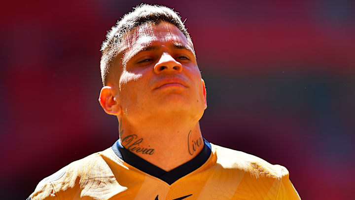 Atacante tem 30 anos de idade