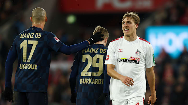 Der 1. FC Köln und Mainz 05 liefern sich einen packenden Kampf um den Relegationsplatz Der 1. FC Köln und Mainz 05 liefern sich einen packenden Kampf um den Relegationsplatz