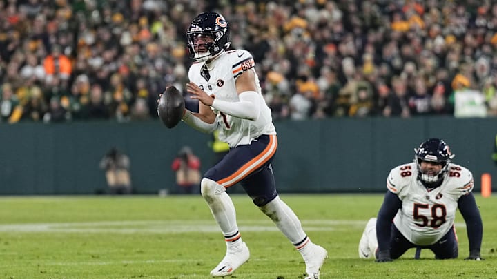 Chicago Bears quarterback Justin Fields (1)