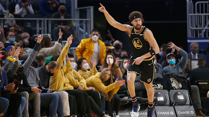 Klay Thompson promedia 17.9 puntos esta campaña en 14 partidos