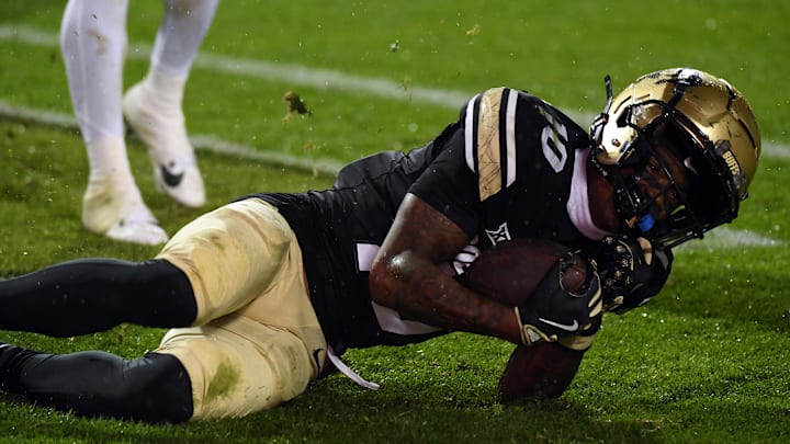 LaJohntay Wester catches a pass to tie the game in the final seconds of the fourth quarter.