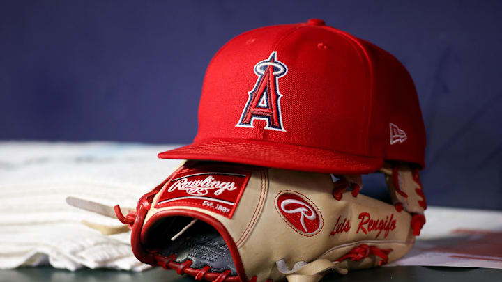 Aug 1, 2023; Atlanta, Georgia, USA; A detailed view of a Los Angeles Angels hat and glove on the bench against the Atlanta Braves in the eighth inning at Truist Park. Mandatory Credit: Brett Davis-Imagn Images Aug 1, 2023; Atlanta, Georgia, USA; A detailed view of a Los Angeles Angels hat and glove on the bench against the Atlanta Braves in the eighth inning at Truist Park. Mandatory Credit: Brett Davis-Imagn Images