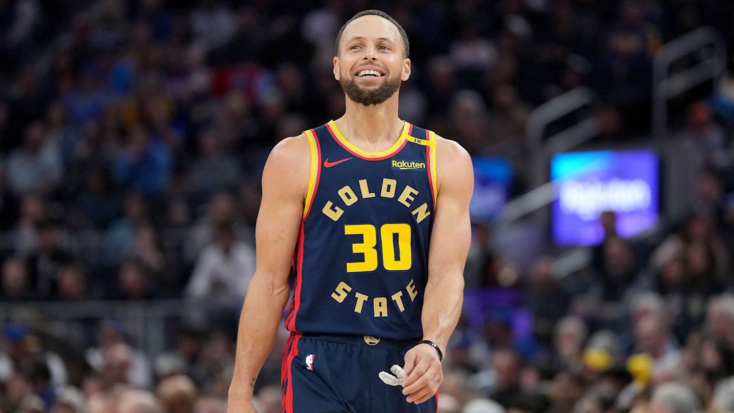 Warriors were just gifted perfect trade target after shocking Suns move Warriors were just gifted perfect trade target after shocking Suns move