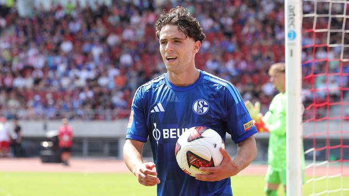 Soufiane El-Faouzi im Einsatz für den S04 Soufiane El-Faouzi im Einsatz für den S04