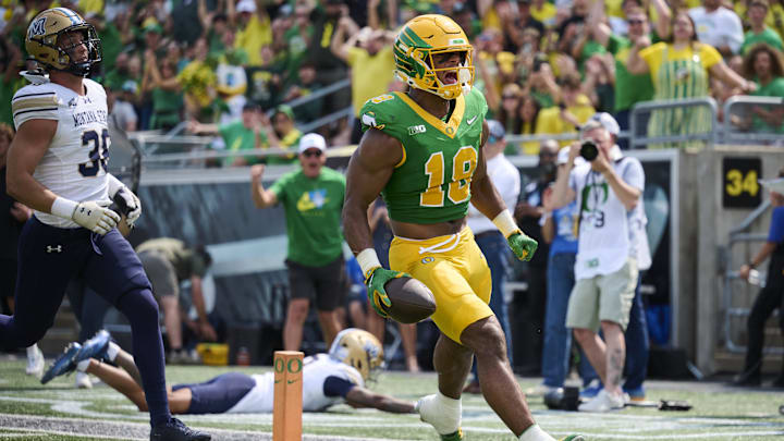 Aug 30, 2025; Eugene, Oregon, USA; Oregon Ducks tight end Kenyon Sadiq (18) scores a touchdown during the first half against the Montana State Bobcats at Autzen Stadium. Mandatory Credit: Troy Wayrynen-Imagn Images