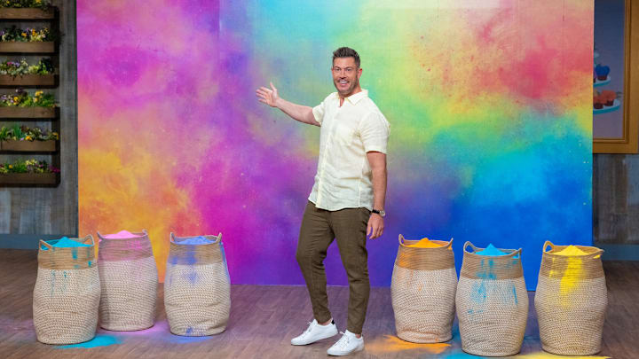 Host Jesse Palmer presents the Holi Stuffed Doughnuts on Spring Baking Championship Season 10 episode 5