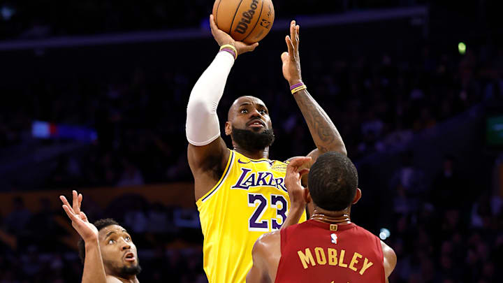 Cleveland Cavaliers v Los Angeles Lakers