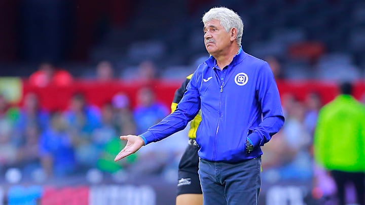 Ricardo Ferretti en su primer partido dirigido con Cruz Azul Ricardo Ferretti en su primer partido dirigido con Cruz Azul