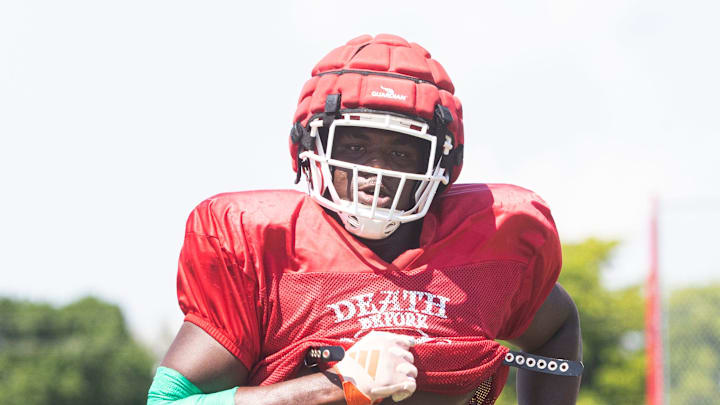 A top national analyst makes some recruiting predictions on key Syracuse football four-star targets in the 2026 class.