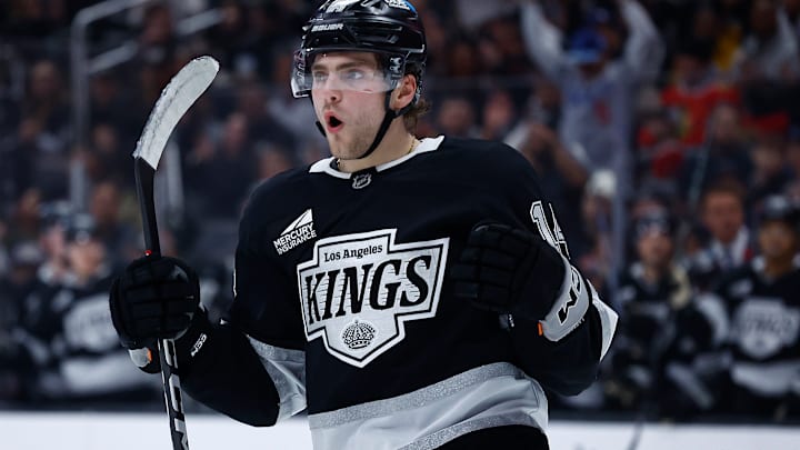 Chicago Blackhawks v Los Angeles Kings