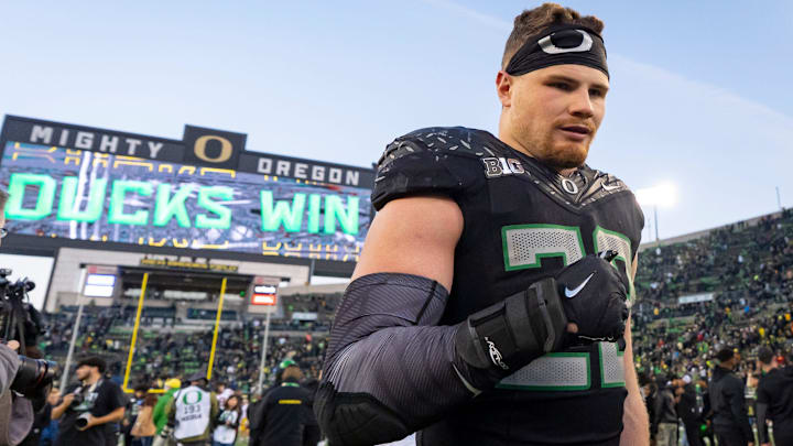 Oregon inside linebacker Bryce Boettcher celebrates his win as the Oregon Ducks host the USC Trojans on Nov. 22, 2025, at Autzen Stadium in Eugene, Oregon. Oregon inside linebacker Bryce Boettcher celebrates his win as the Oregon Ducks host the USC Trojans on Nov. 22, 2025, at Autzen Stadium in Eugene, Oregon.