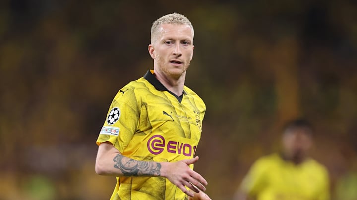 The transfer scene is abuzz, with LA Galaxy fans eagerly anticipating news. Renowned transfer insider Fabrizio Romano has revealed a bombshell: LA Galaxy is in deep talks to sign Borussia Dortmund legend Marco Reus.