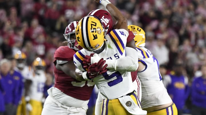 Alabama's Dallas Turner hits LSU quarterback Jayden Daniels