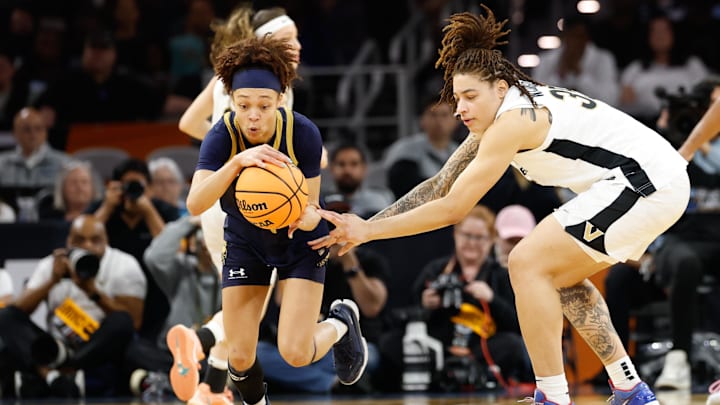 Hannah Hidalgo had 10 steals in the Fighting Irish’s win over the Commodores. 