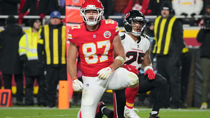 Dec 7, 2025; Kansas City, Missouri, USA; Kansas City Chiefs tight end Travis Kelce (87) reacts to dropping a pass in front of Houston Texans cornerback Myles Bryant (25) during the fourth quarter at GEHA Field at Arrowhead Stadium. Mandatory Credit: Denny Medley-Imagn Images Dec 7, 2025; Kansas City, Missouri, USA; Kansas City Chiefs tight end Travis Kelce (87) reacts to dropping a pass in front of Houston Texans cornerback Myles Bryant (25) during the fourth quarter at GEHA Field at Arrowhead Stadium. Mandatory Credit: Denny Medley-Imagn Images