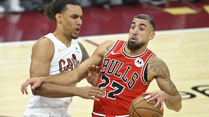 Jaylon Tyson defends Chicago Bulls guard Chris Duarte. Jaylon Tyson defends Chicago Bulls guard Chris Duarte.