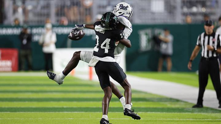 Hawaii Rainbow Warriors defensive back Devyn King and Nevada Wolf Pack wide receiver Jaden Smith. Hawaii Rainbow Warriors defensive back Devyn King and Nevada Wolf Pack wide receiver Jaden Smith.