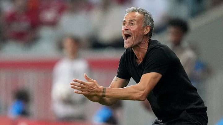 Luis Enrique soll einen neuen Vertrag bei PSG bekommen Luis Enrique soll einen neuen Vertrag bei PSG bekommen