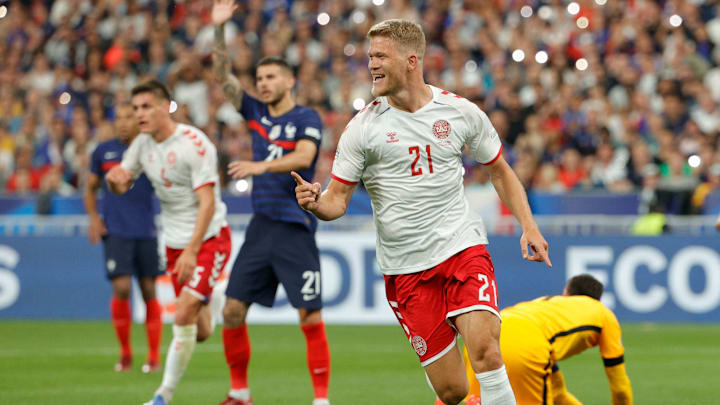 Andreas Cornelius entrou no segundo tempo e deu a vitória para os dinamarqueses.