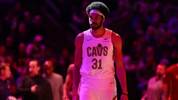 Jan 30, 2026; Phoenix, Arizona, USA; Cleveland Cavaliers center Jarrett Allen (31) against the Phoenix Suns at Mortgage Matchup Center. Mandatory Credit: Mark J. Rebilas-Imagn Images