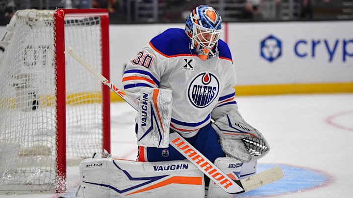Edmonton Oilers goaltender Calvin Pickard blocks a shot against the Los Angeles Kings.