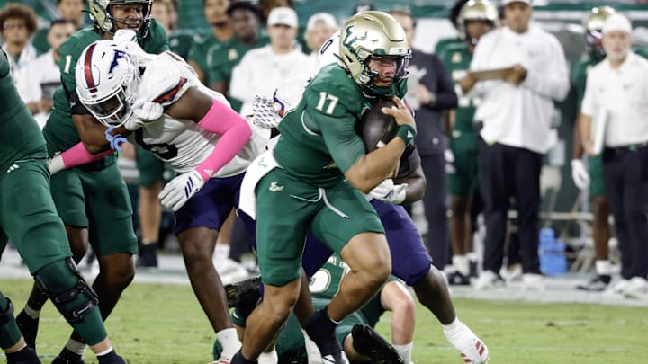 Byrum Brown heads for the end zone on a 22-yard touchdown run in the first quarter against Florida Atlantic.