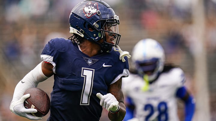 Connecticut Huskies wide receiver Skyler Bell makes the touchdown catch against the Buffalo Bulls.