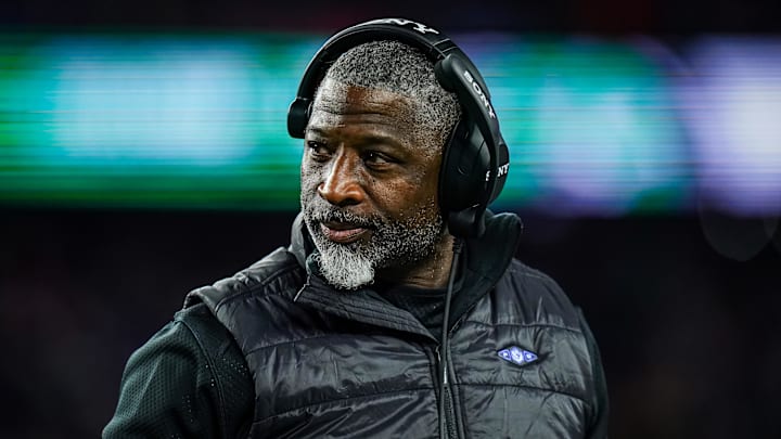 Nov 13, 2025; Foxborough, Massachusetts, USA; New York Jets head coach Aaron Glenn watches from the sideline as they take on the New England Patriots at Gillette Stadium. Mandatory Credit: David Butler II-Imagn Images Nov 13, 2025; Foxborough, Massachusetts, USA; New York Jets head coach Aaron Glenn watches from the sideline as they take on the New England Patriots at Gillette Stadium. Mandatory Credit: David Butler II-Imagn Images