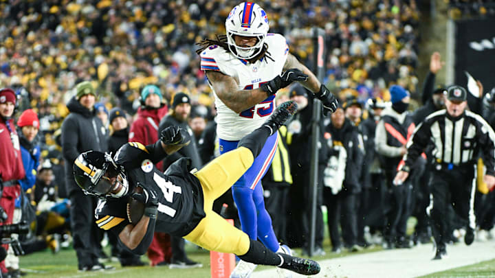 Nov 30, 2025; Pittsburgh, Pennsylvania, USA; Pittsburgh Steelers running back Kenneth Gainwell (14) is tackled out of bounds by Buffalo Bills linebacker Shaq Thompson (45) during the second quarter at Acrisure Stadium. Mandatory Credit: Barry Reeger-Imagn Images Nov 30, 2025; Pittsburgh, Pennsylvania, USA; Pittsburgh Steelers running back Kenneth Gainwell (14) is tackled out of bounds by Buffalo Bills linebacker Shaq Thompson (45) during the second quarter at Acrisure Stadium. Mandatory Credit: Barry Reeger-Imagn Images