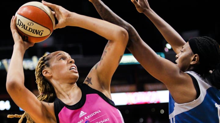 Phoenix Mercury center Brittney Griner (42) makes a shot while guarded by Minnesota Lynx forward Asjha Jones (15) at the U.S. Airways Center in Phoenix, AZ, on Friday, August 7, 2015. The Mercury defeated the Lynx 73-66.
Phoenix Mercury, Brittney Griner Phoenix Mercury center Brittney Griner (42) makes a shot while guarded by Minnesota Lynx forward Asjha Jones (15) at the U.S. Airways Center in Phoenix, AZ, on Friday, August 7, 2015. The Mercury defeated the Lynx 73-66.
Phoenix Mercury, Brittney Griner