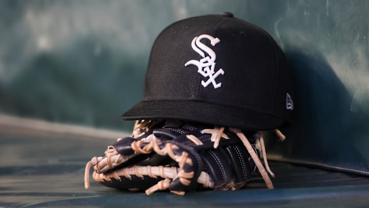 Chicago White Sox hat and glove in the dugout against the Atlanta Braves at Truist Park. Chicago White Sox hat and glove in the dugout against the Atlanta Braves at Truist Park.