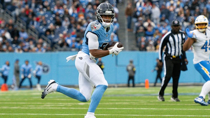 Tennessee Titans wide receiver Elic Ayomanor (5)