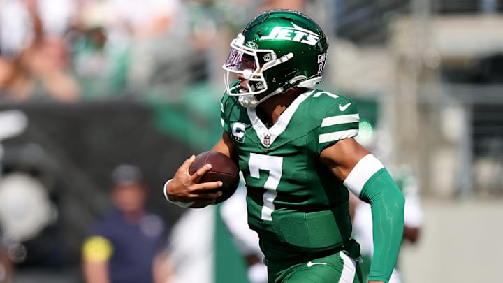 NY Jets quarterback Justin Fields
