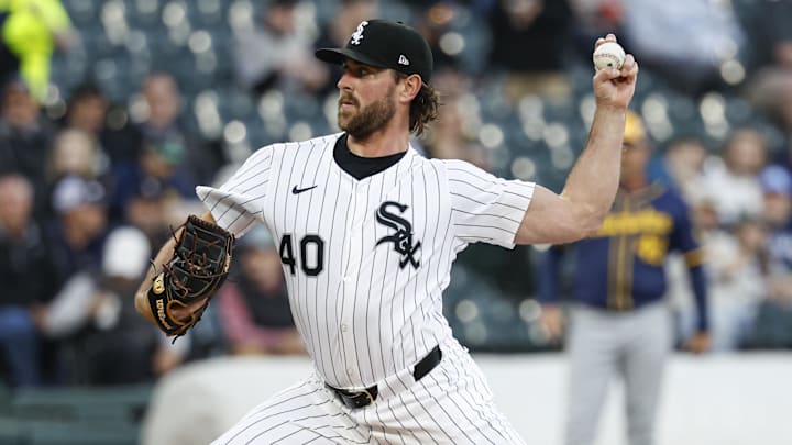 Chicago White Sox pitcher Tyler Gilbert (40) throws against the Milwaukee Brewers at Rate Field. 