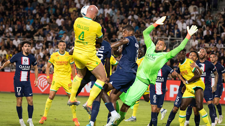 El PSG gana cómodamente al Nantes y levanta el primer título de la temporada El PSG gana cómodamente al Nantes y levanta el primer título de la temporada