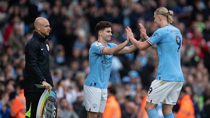 Erling Haaland wird ausgewechselt - aufgrund einer neuen Regel soll bald die erneute Einwechslung möglich sein. Erling Haaland wird ausgewechselt - aufgrund einer neuen Regel soll bald die erneute Einwechslung möglich sein.
