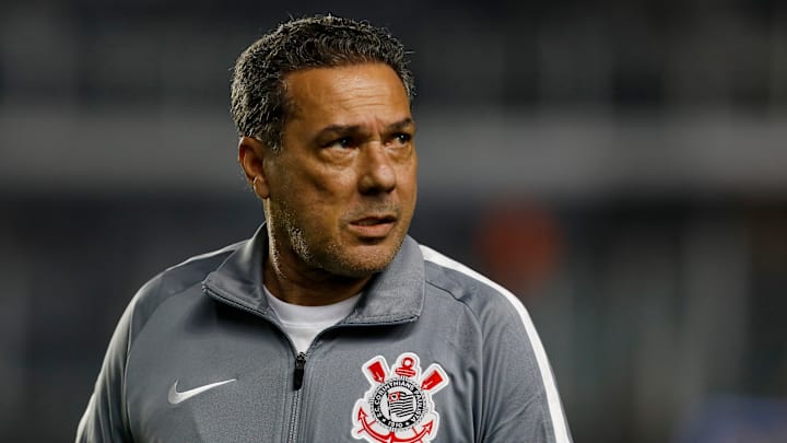 Luxemburgo está sob pressão no Parque São Jorge