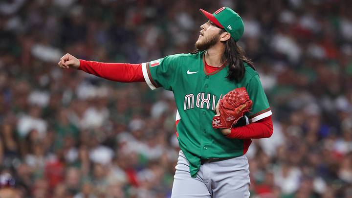 Mar 9, 2026; Houston, TX, United States; Mexico pitcher Luis Gastélum (27) reacts after a pitch in the third inning against United States at Daikin Park. Mandatory Credit: Troy Taormina-Imagn Images