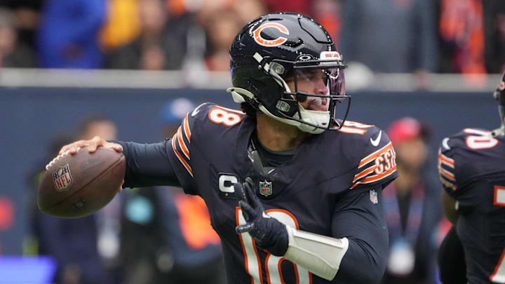 Chicago Bears quarterback Caleb Williams (18) Chicago Bears quarterback Caleb Williams (18)