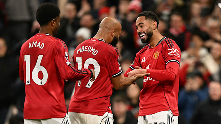 Manchester United have won three games in succession. Manchester United have won three games in succession.