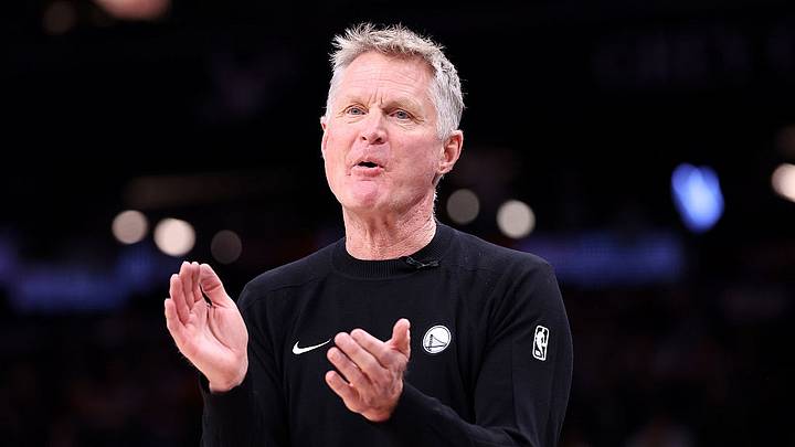 Steve Kerr es productor ejecutivo de All the Empty Rooms. Steve Kerr es productor ejecutivo de All the Empty Rooms.