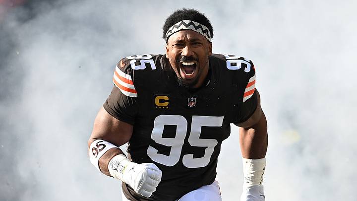 Myles Garrett es una superestrella en Cleveland.