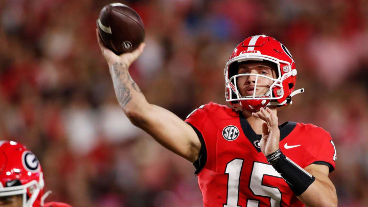 Georgia quarterback Carson Beck (15) throws a touchdown pass to Georgia wide receiver Rara Thomas (5) during the first half of a NCAA college football game against Kentucky in Athens, Ga., on Saturday, Oct. 7, 2023. Georgia quarterback Carson Beck (15) throws a touchdown pass to Georgia wide receiver Rara Thomas (5) during the first half of a NCAA college football game against Kentucky in Athens, Ga., on Saturday, Oct. 7, 2023.