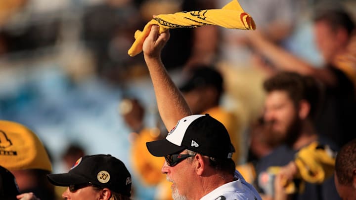 Steelers fans showed incredible class when Nick Chubb suffered his horrible knee injury on Monday Night Football.