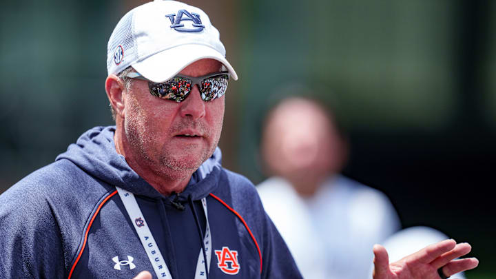 Auburn Tigers head coach Hugh Freeze needs to quiet the noise on game days for his quarterback.