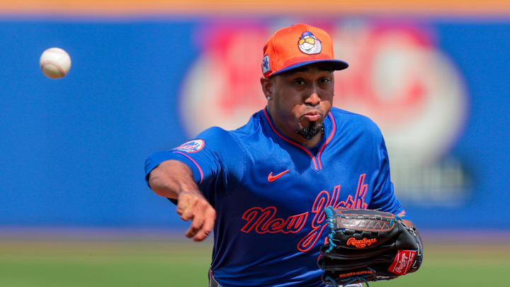 Feb 19, 2025; Port St. Lucie, FL, USA;New York Mets relief pitcher Edwin Diaz (39) pitches during a spring training workout at Clover Park. Mandatory Credit: Sam Navarro-Imagn Images