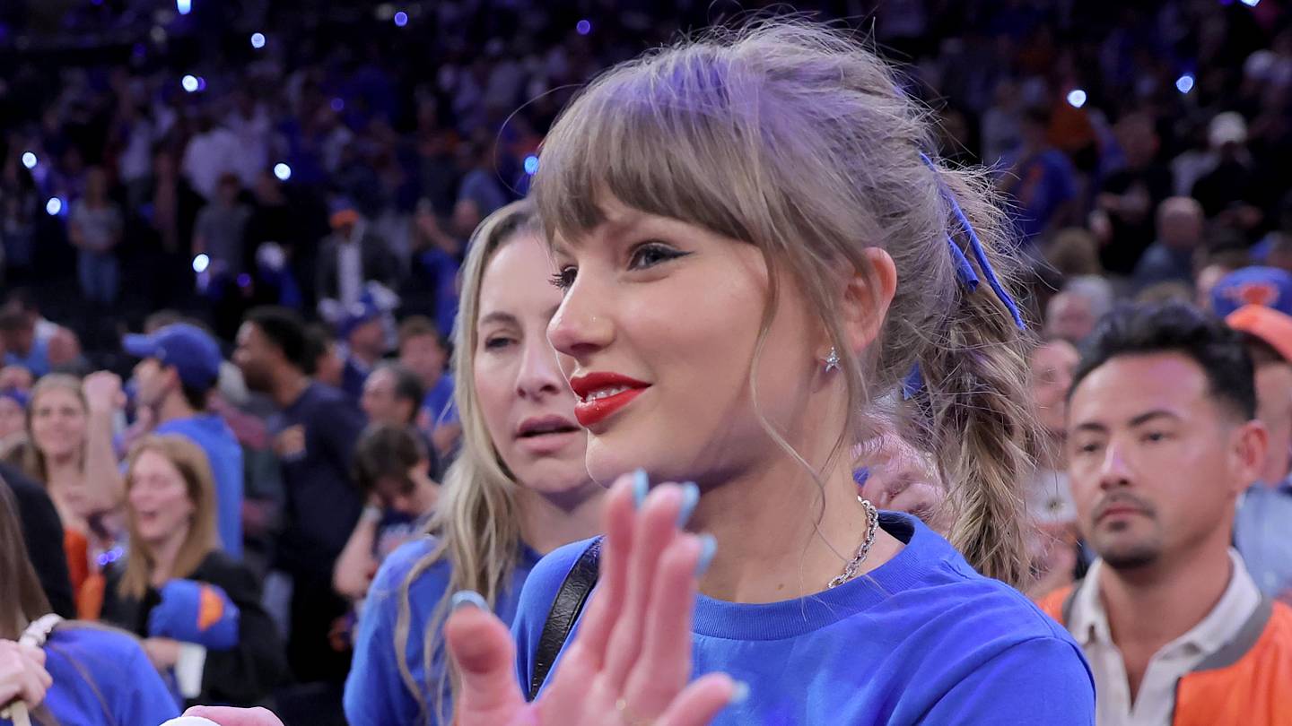 Taylor Swift, Kylie Jenner Share Buzzworthy Moment at Knicks