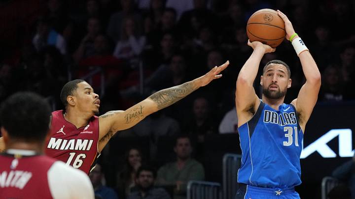 Nov 24, 2025; Miami, Florida, USA; Dallas Mavericks guard Klay Thompson (31) takes a three-point shot as Miami Heat forward Keshad Johnson (16) closes in during the second half at Kaseya Center. Mandatory Credit: Jim Rassol-Imagn Images Nov 24, 2025; Miami, Florida, USA; Dallas Mavericks guard Klay Thompson (31) takes a three-point shot as Miami Heat forward Keshad Johnson (16) closes in during the second half at Kaseya Center. Mandatory Credit: Jim Rassol-Imagn Images