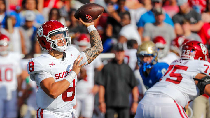 Oklahoma's Dillon Gabriel (8) 