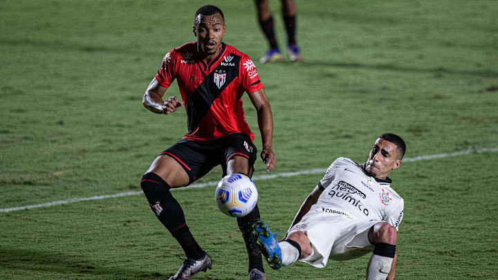 Do elenco ao comando técnico, Dragão e Timão passaram por verdadeiras transformações em cerca de um ano 